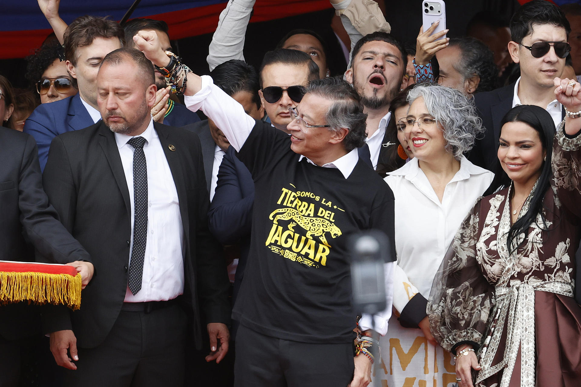 El presidente de Colombia, Gustavo Petro (c), reacciona durante su discurso en el desfile militar con motivo del Día de la Independencia de Colombia este lunes, en Bogotá (Colombia). EFE/ Mauricio Dueñas Castañeda