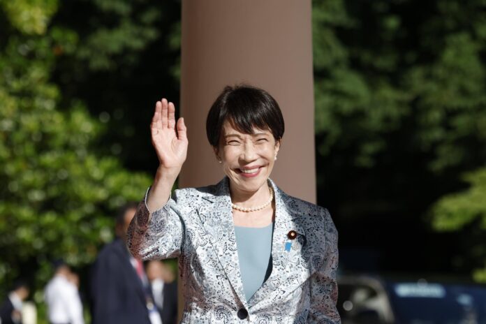 Imagen de archivo de la primera ministra japonesa, Sanae Takaichi, en el Hotel Royal antes de la cumbre del G7 en Evian-les-Bains, Francia, el 15 de junio de 2026.
EFE/EPA/YOAN VALAT
