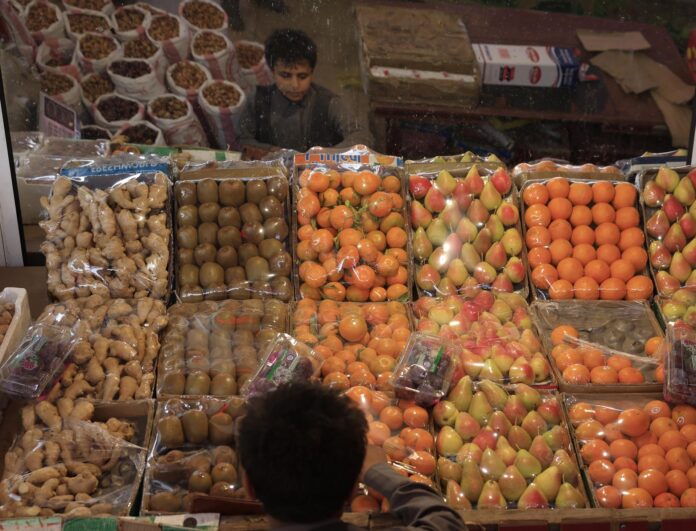Imagen de archivo de un mercado en Yemen. EFE/EPA/YAHYA ARHAB
