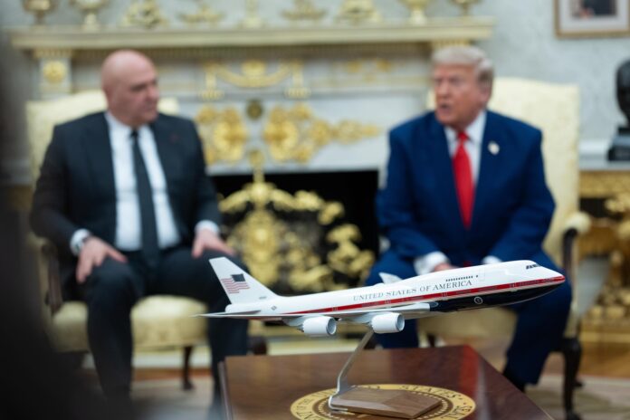 El presidente de EE.UU., Donald J Trump (D), se reúne con el presidente libanés Joseph Aoun (I) en la Oficina Oval de la Casa Blanca en Washington, DC, EE.UU. EFE/AARON SCHWARTZ 
 
//////////
 
WASHINGTON (United States), 21/07/2026.- US President Donald J Trump (R) meets with Lebanese President Joseph Aoun (L) in the Oval Office of the White House in Washington, DC, USA, 21 July 2026. (Líbano) EFE/EPA/AARON SCHWARTZ / POOL
