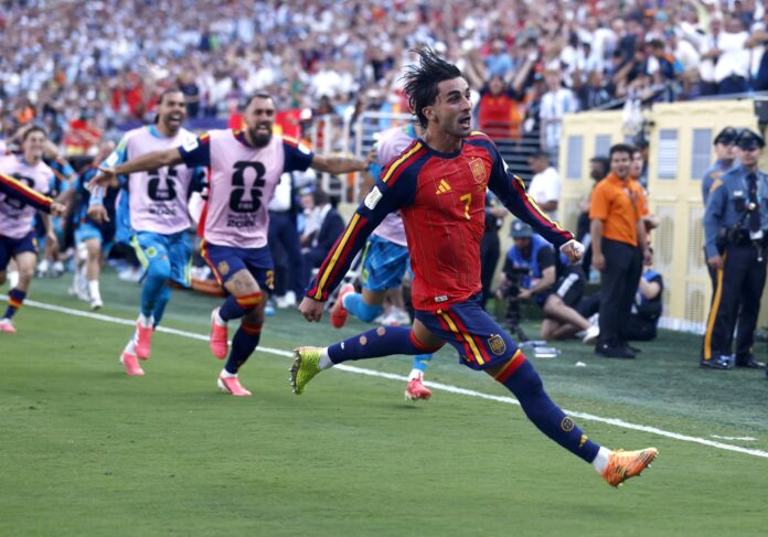 El delantero español Ferran Torres fue captado el pasado 19 de julio la celebrar el gol que le anotó a Argentina, durante la final del Mundial FIFA 2026, en el estadio MetLife, en East Rutherford (NJ, EE.UU.). EFE/Will Olíver
