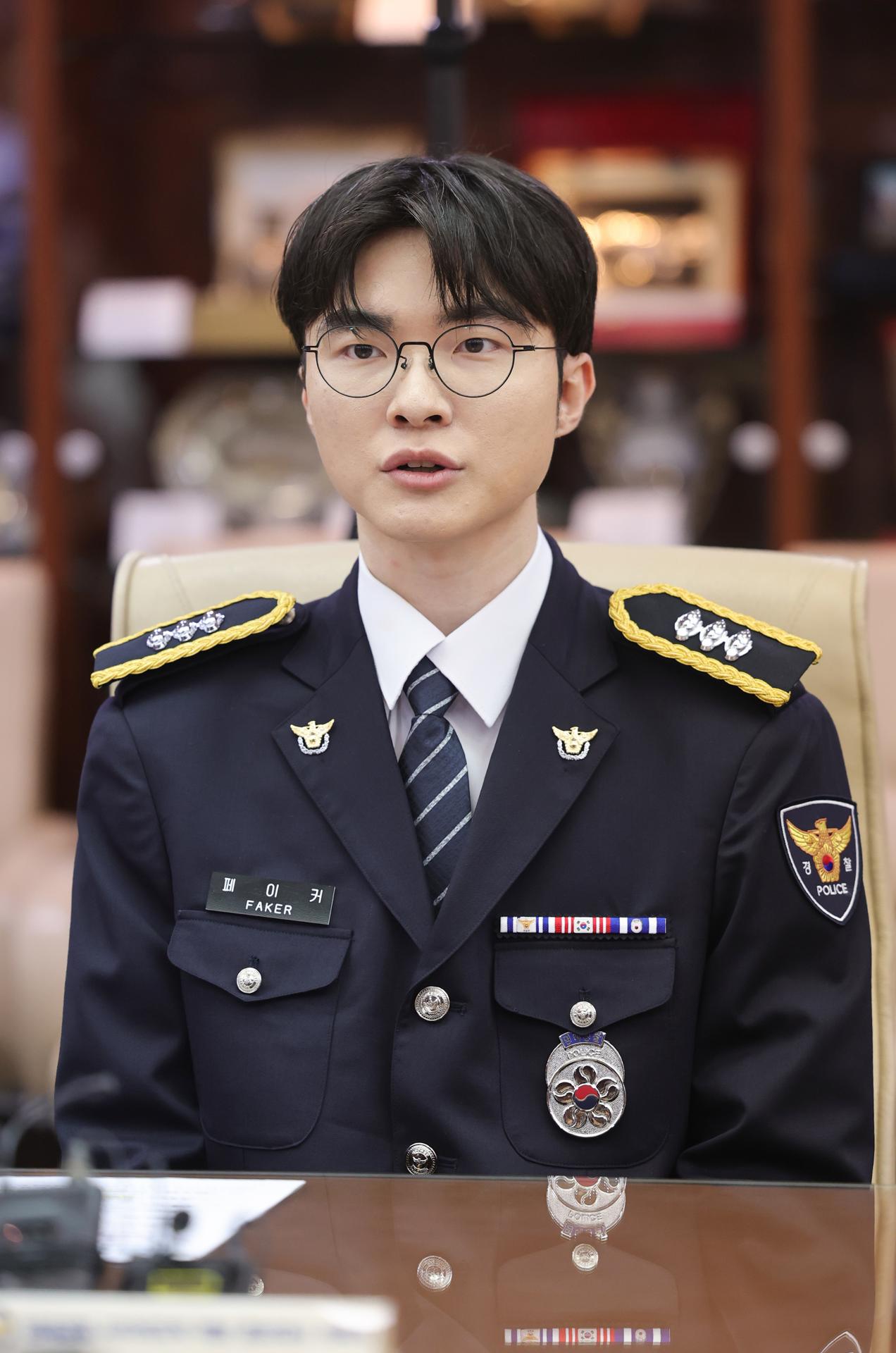 Seúl (Corea del Sur, República de), 22/07/2026.- La estrella de los e-sports Lee Sang-hyeok, más conocido como Faker, habla durante una ceremonia en la sede de la agencia en Seúl, Corea del Sur, el 22 de julio de 2026.
EFE/EPA/YONHAP SOUTH KOREA OUT
