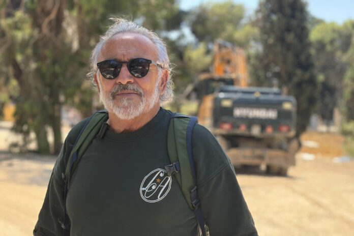 Mounir Kleibo, uno de los más de cien herederos palestinos que reclama la tierra donde será construida la nueva embajada de Israel tras serle despojada a sus abuelos en 1950. EFE/Guillermo Azábal
