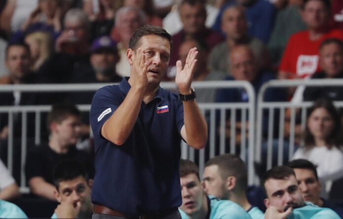 Fotografía de archivo del 16 de agosto de 2025, en la que puede verse al seleccionador de Eslovenia, Aleksander Sekulic, durante un partido. EFE/ TOMS KALNINS
