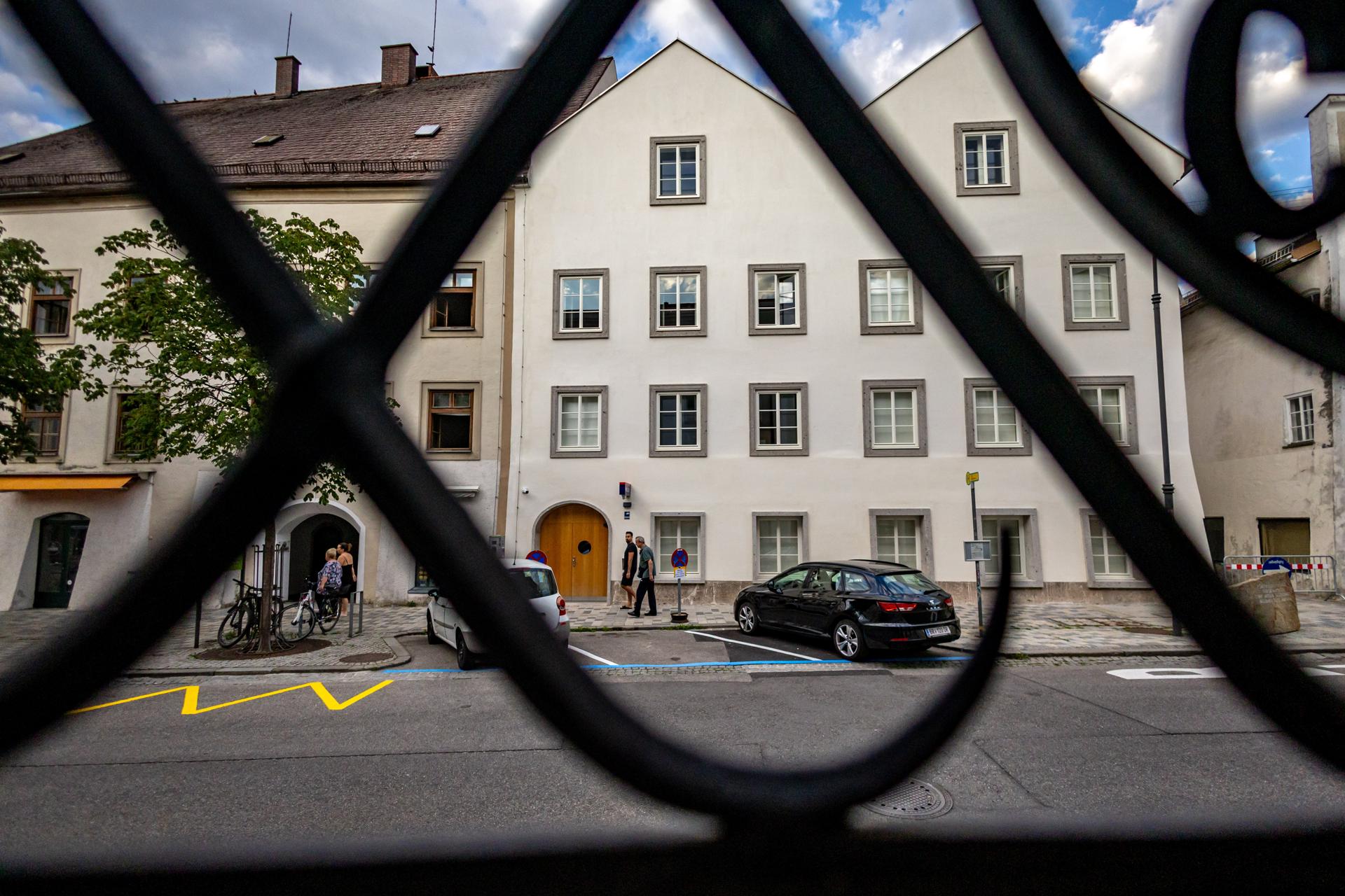 La casa natal de Adolf Hitler convertida en comisaría en en Braunau am Inn, Austria EFE/EPA/MARTIN DIVISEK