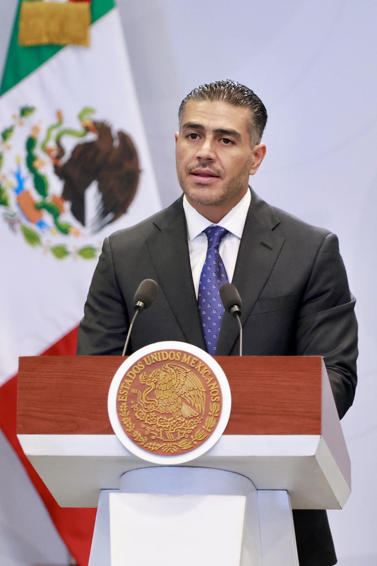 El secretario de Seguridad y Protección Ciudadana de México, Omar García Harfuch, habla durante una rueda de prensa este miércoles en las instalaciones del Centro de Control, Comando, Comunicación, Cómputo y Calidad de la ciudad de Toluca (México). EFE/Felipe Gutiérrez
