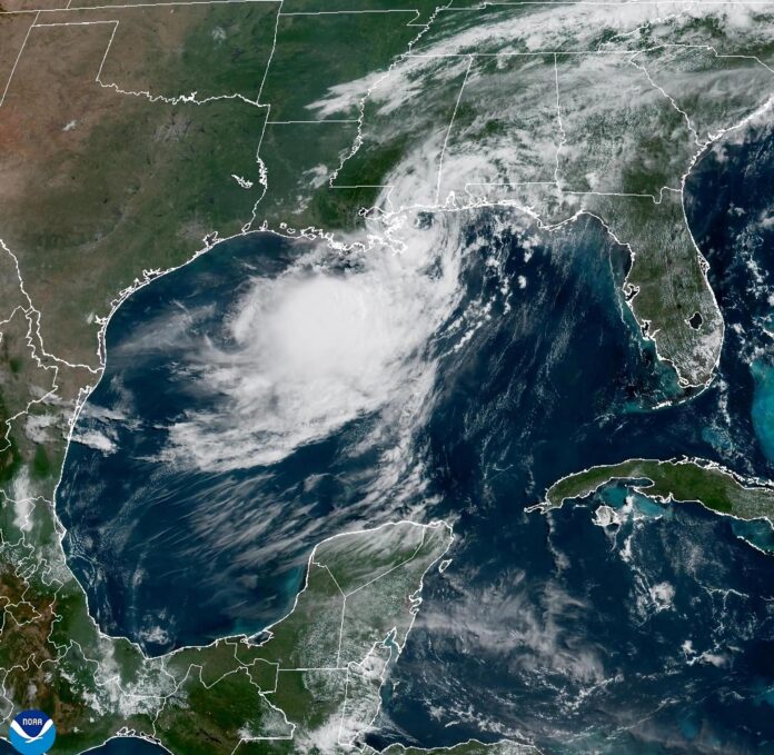 Fotografía satelital cedida este miércoles por la Oficina Nacional de Administración Oceánica y Atmosférica (NOAA) a través del Centro Nacional de Huracanes (NHC) estadounidense donde se muestra la localización de la tormenta tropical Bertha en el golfo de México. EFE/NOAA-NHC /SOLO USO EDITORIAL /NO VENTAS /SOLO DISPONIBLE PARA ILUSTRAR LA NOTICIA QUE ACOMPAÑA /CRÉDITO OBLIGATORIO
