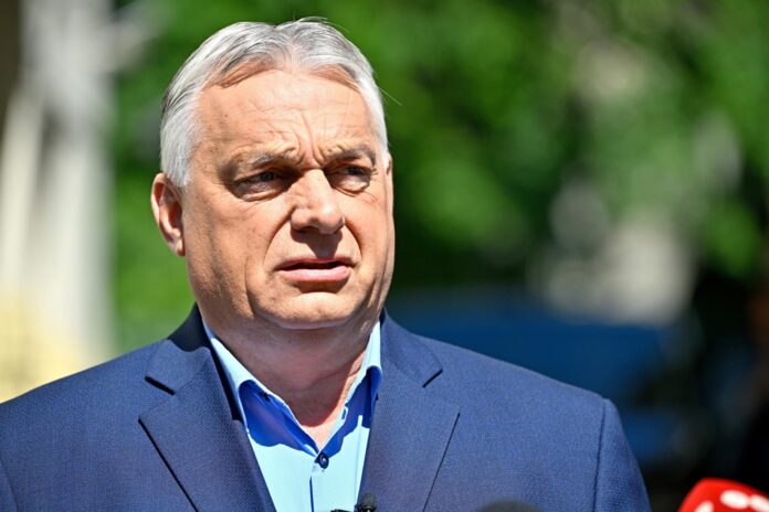 El líder del partido Fidesz y ex primer ministro húngaro, Viktor Orbán, durante una rueda de prensa este miércoles en Budapest, Hungría.  EFE/EPA/ROBERT HEGEDUS
