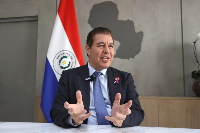 Fotografía de archivo en la que se captó al ministro de la Secretaría Nacional de Turismo de Paraguay, Jacinto Santa María, durante una entrevista con EFE, en Asunción (Paraguay). EFE/Juan Pablo Pino
