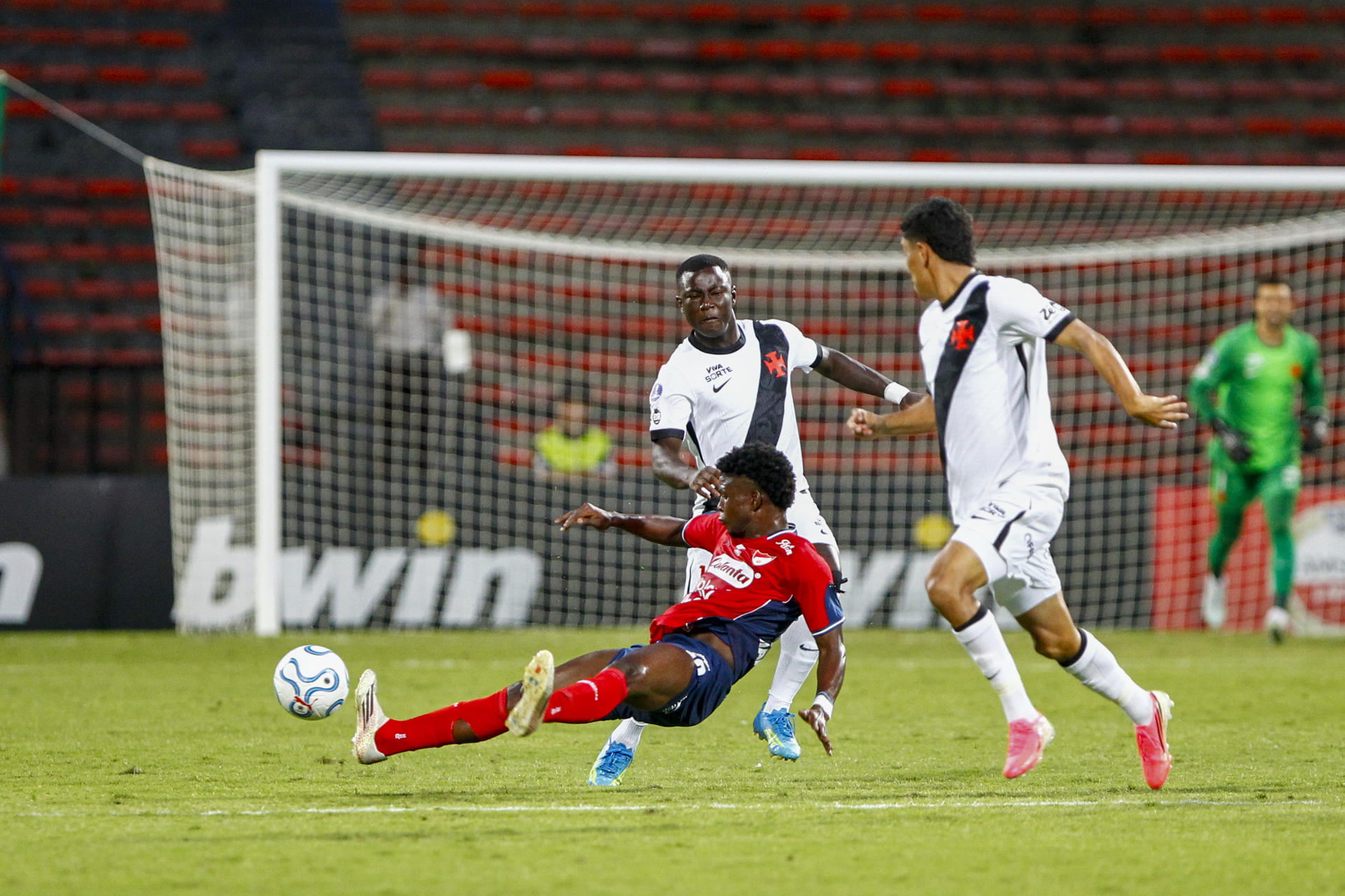 Independiente Medellín empató este miércoles 2-2 en la ciudad colombiana de Medellín con Vasco da Gama en el partido de ida de la repesca por un cupo en los octavos de final de la Copa Sudamericana. EFE/ STR
