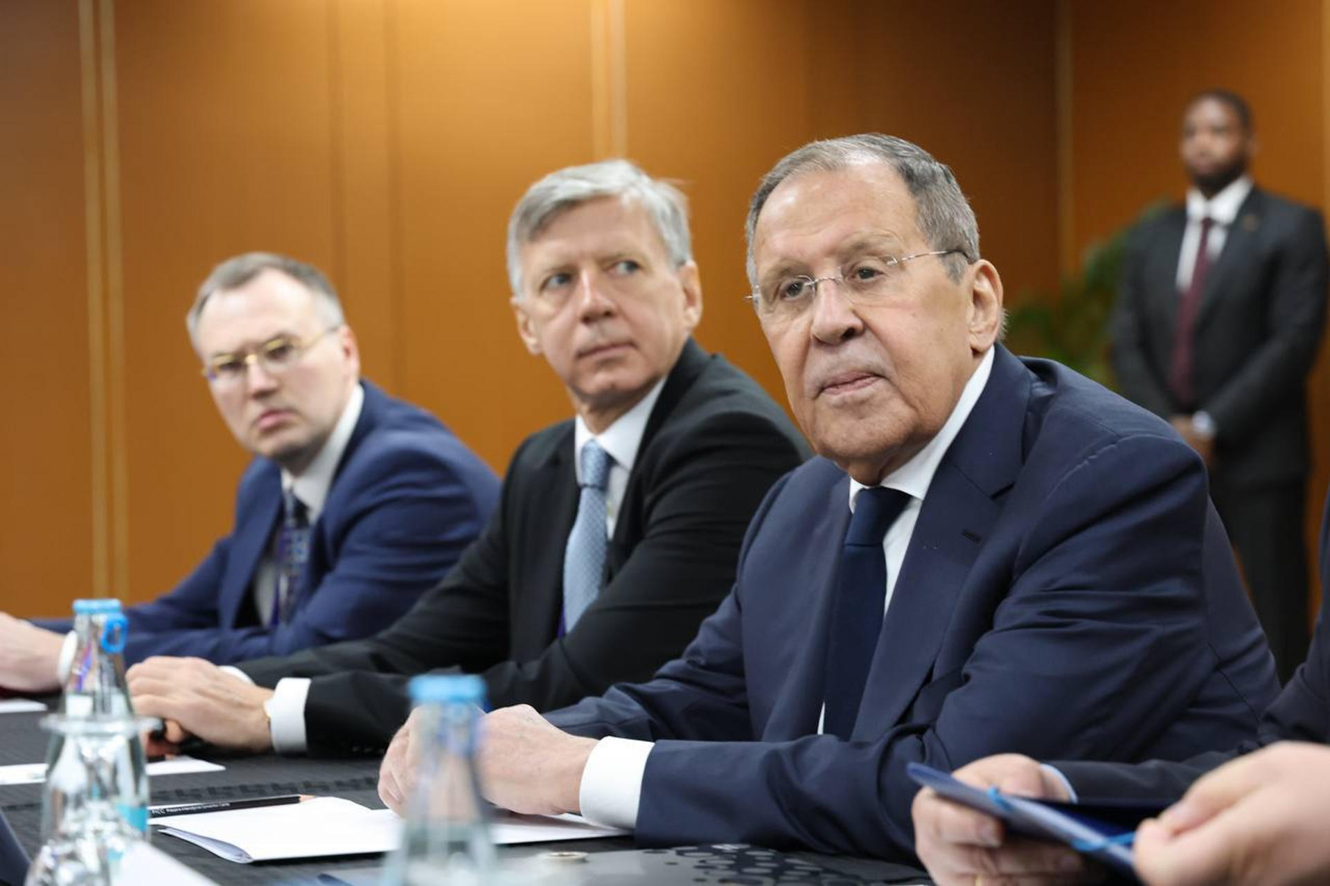 MANILA, 23/07/2026.- Los jefes de la diplomacia de Estados Unidos y Rusia, Marco Rubio y Serguéi Lavrov (d), respectivamente, se reunieron este jueves en Manila para hablar de la guerra en Ucrania y abordar posibles maneras de zanjar el conflicto. 
EFE/ Ministerio de Exteriores Ruso// SOLO USO EDITORIAL/SOLO DISPONIBLE PARA ILUSTRAR LA NOTICIA QUE ACOMPAÑA (CRÉDITO OBLIGATORIO)
