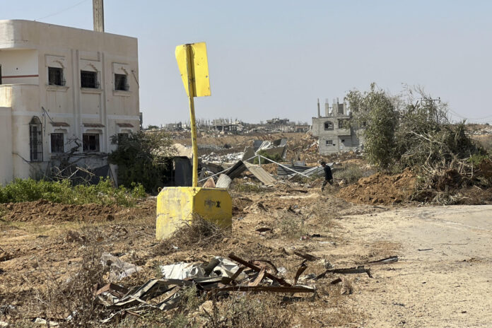 Vista de viviendas en Gaza y residentes cercanos a la 