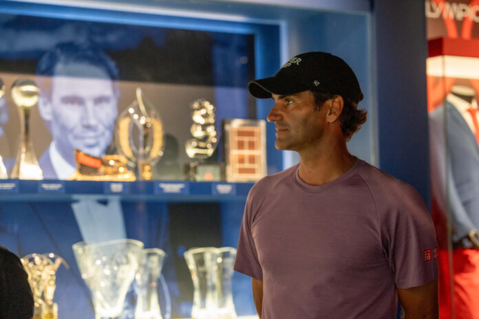 El extenista suizo Roger Federer ha visitado el renovado Museo Rafa Nadal, ubicado en la Rafa Nadal Academy de Manacor (Mallorca), donde elogió la transformación del espacio expositivo y aseguró que el resultado es 