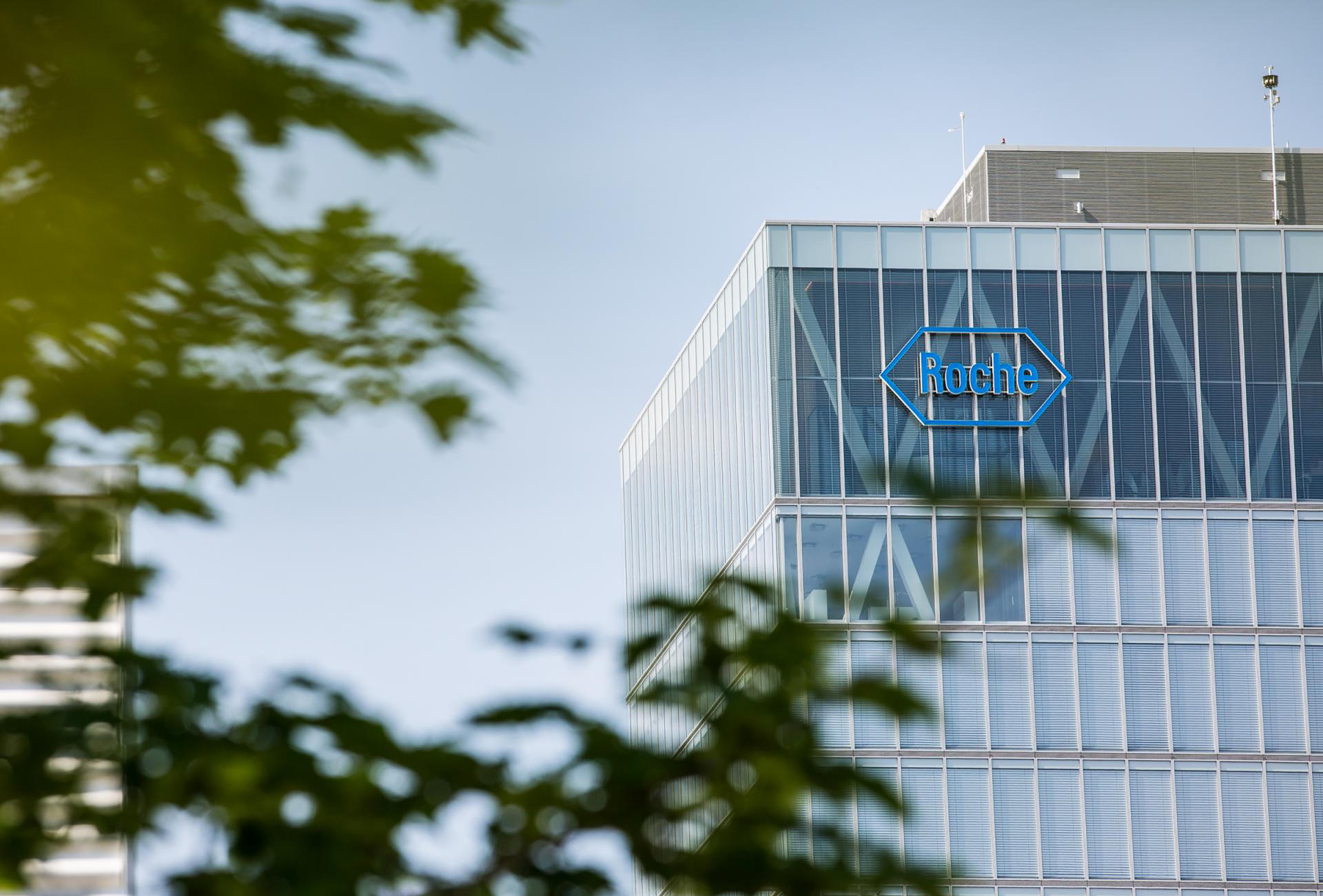 Fotografía cedida por Roche que muestra el edificio de oficinas de la multinacional farmacéutica Roche Diagnostics situado en la comuna de Rotkreuz (Suiza). EFE/ Roche