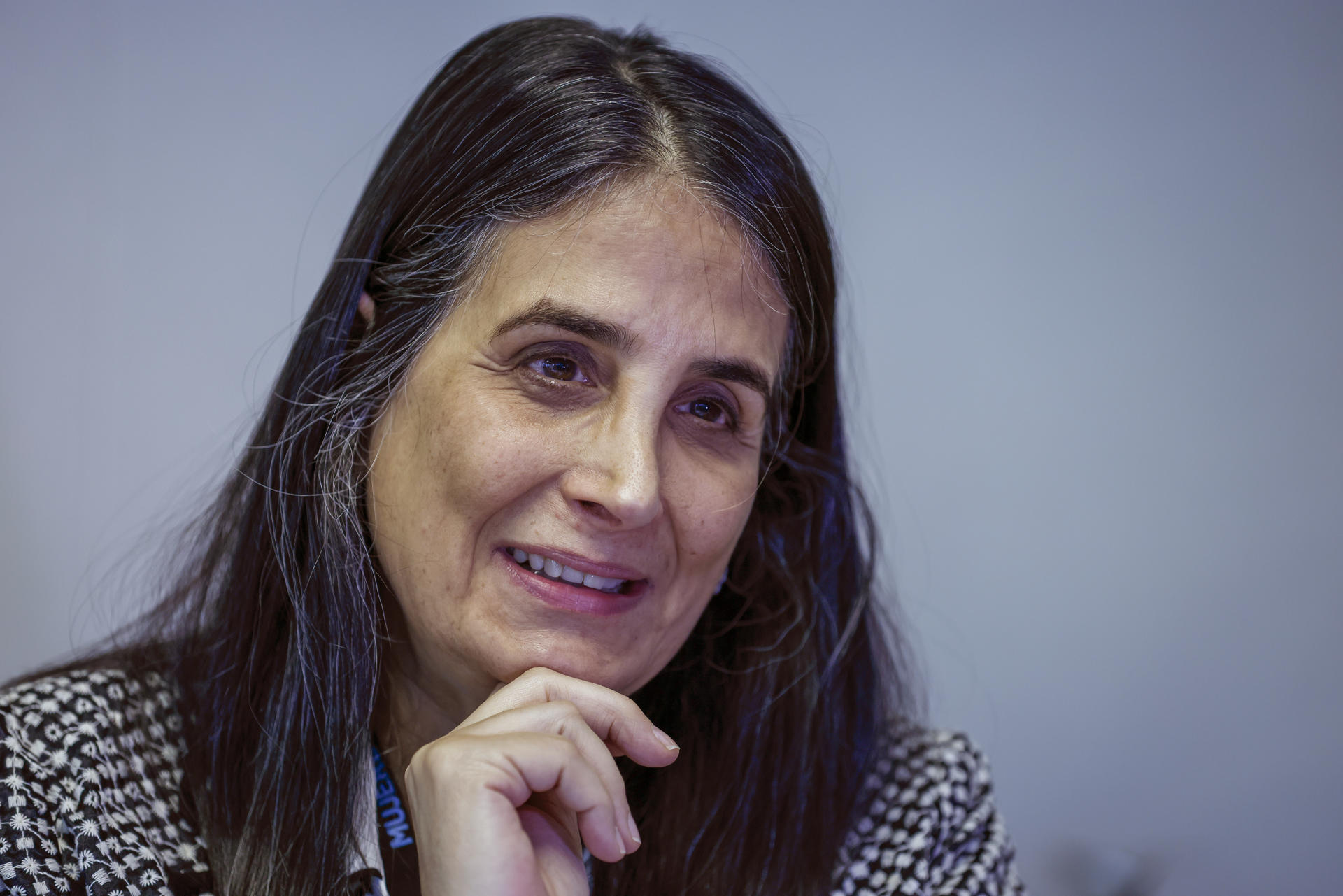 La representante de ONU Mujeres en Ecuador, Miriam Bandes, habla durante una entrevista con EFE este martes, en Quito (Ecuador).EFE/ José Jácome