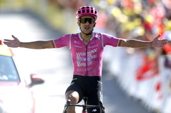 El ecuatoriano Richard Carapaz de EF Education-EasyPost vencedor de la etapa 18 del Tour de Francia, de 185,2 kilómetros desde Voiron a Orcieres-Merlette, Francia. (Ciclismo, Francia) EFE/EPA/GUILLAUME HORCAJUELO
