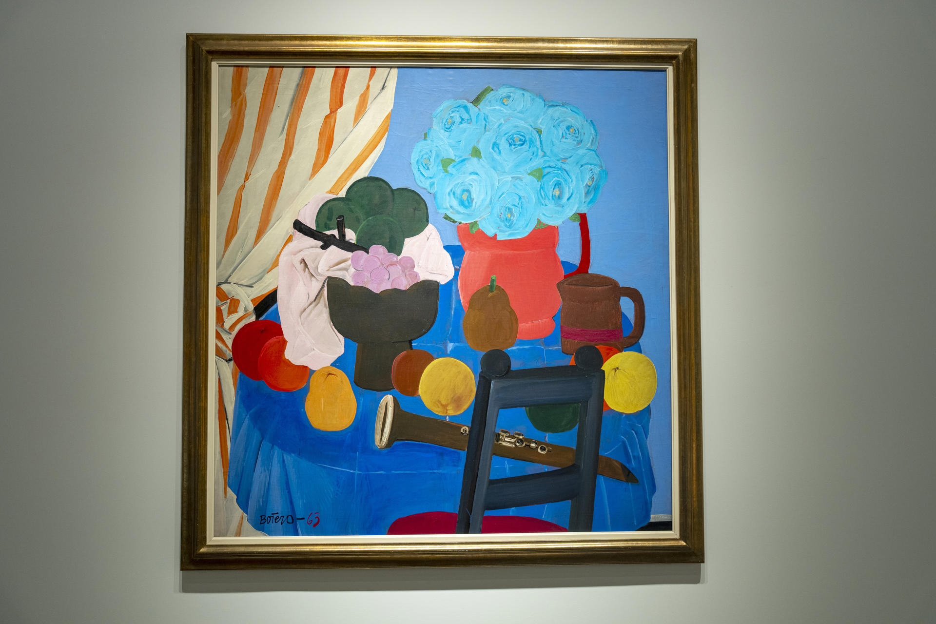 Fotografía de la obra 'Bodegón del Jarrón' del artista Fernando Botero, exhibida este jueves en Nueva York (EE.UU.). EFE/Ángel Colmenares
