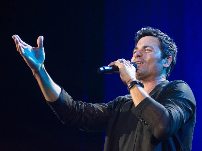 Fotografía de archivo en la que se captó al cantante puertorriqueño Chayanne, durante una presentación, en Miami (FL, EE.UU.). EFE/Gaston de Cárdenas
