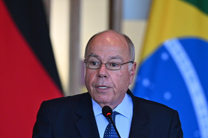 Fotografía de archivo en la que se captó al ministro de Relaciones Exteriores de Brasil, Mauro Vieira, durante una rueda de prensa, en el Palacio de Itamaraty, en Brasilia (Brasil). EFE/Andre Borges
