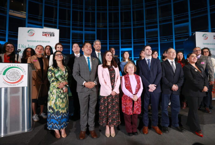 Autoridades, representantes de la academia, organizaciones civiles y de la industria de la salud fueron capadas, este 22 de julio, durante la celebración del Día Internacional del Autocuidado, en Ciudad de México (México). EFE/Mario Guzmán
