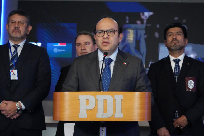 El subsecretario del Interior de Chile, Máximo Pávez, habla durante una rueda de prensa, en Santiago (Chile). EFE/ Alberto Peña
