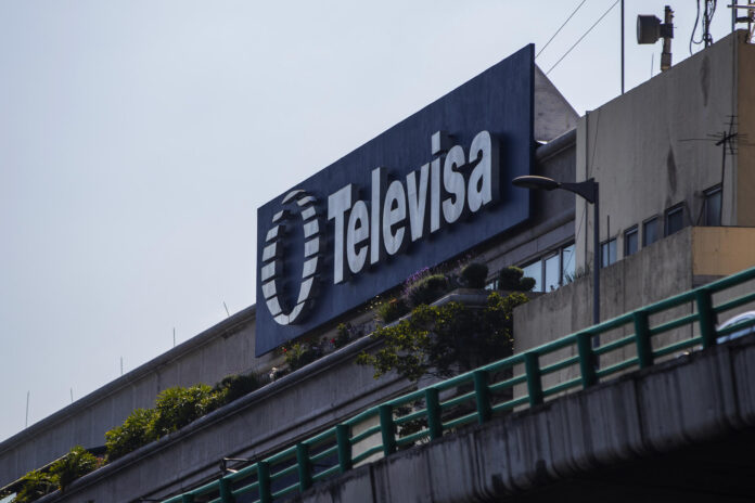 Fotografía de archivo en la que se captó un sector de la fachada de Grupo Televisa, en Ciudad de México (México). EFE/Isaac Esquivel
