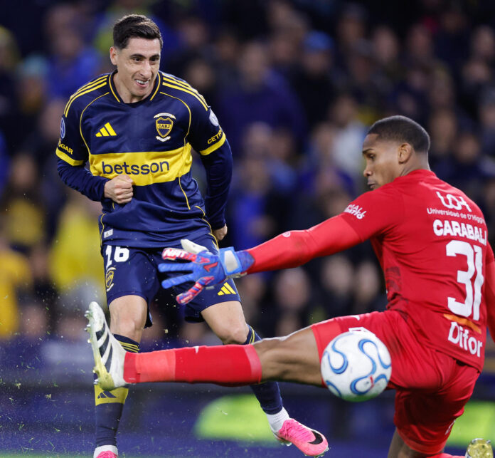 Miguel Merentiel, de Boca Juniors, anota un gol en un partido de la Copa Sudamericana entre Boca Juniors y O'Higgins en el estadio Alberto José Armando en Buenos Aires (Argentina). EFE/ Juan Ignacio Roncoroni
