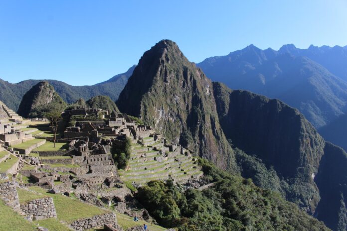 Vista general de la ciudadela prehispánica de Machu Picchu (Perú), que una expedición dirigida por Hiram Bingham documentó, fotografió y dio a conocer al mundo hace 115 años. EFE/ Paula Bayarte/Archivo
