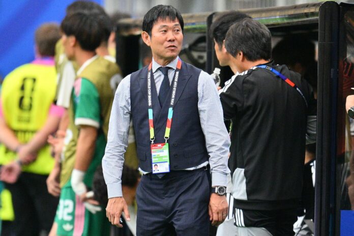 Imagen de archivo del entrenador de Japón, Hajime Moriyasu, durante el partido de dieciseisavos de final de la Copa Mundial de la FIFA 2026 entre Brasil y Japón, en Houston, EE. UU., el 29 de junio de 2026. 
EFE/EPA/SAM WASSON
