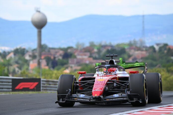 El monegasco Charles Leclerc (Ferrari) marcó el mejor tiempo este viernes en el primer entrenamiento libre del Gran Premio de Hungría. EFE/EPA/Zsolt Czegledi HUNGARY OUT
