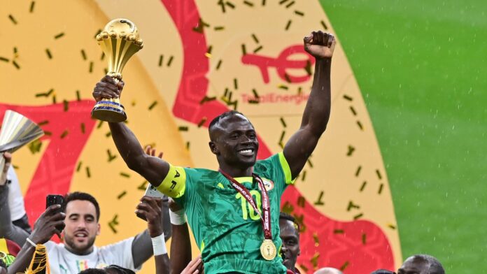 Sadio Mane, de Senegal, celebra la Copa Africa el 18 de enero de 2026. EFE/EPA/JALAL MORCHIDI
