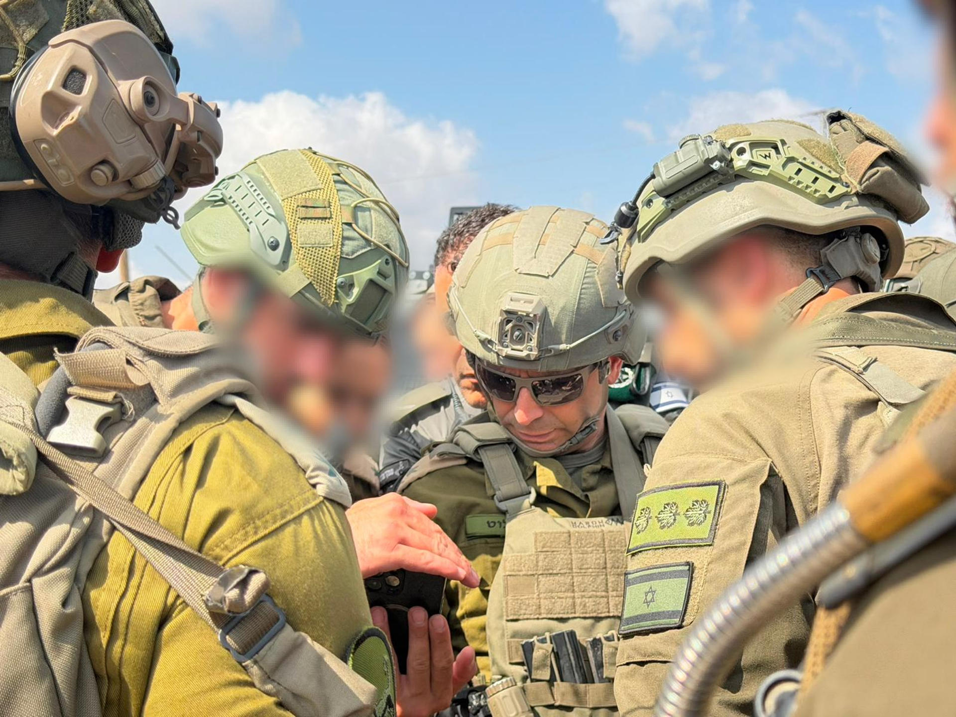 El Ejército israelí anunció este viernes una operación "antiterrorista" a gran escala, movilizando más soldados y cercando Cisjordania ocupada, donde continúan los ataques de colonos israelíes con al menos cinco palestinos heridos de bala, dos en estado crítico, en la aldea de Farata, al oeste de Nablus. EFE/ Ejército De Israel SOLO USO EDITORIAL/SOLO DISPONIBLE PARA ILUSTRAR LA NOTICIA QUE ACOMPAÑA (CRÉDITO OBLIGATORIO)
