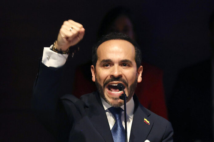 El presidente electo de Colombia, Abelardo de la Espriella, habla en el evento 'CAF, un aliado estratégico de Colombia 2026-2030' este viernes, en Medellín (Colombia). EFE/ Mauricio Dueñas Castañeda
