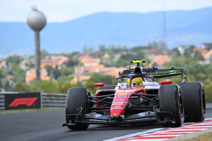 MOGYOROD (Hungría), 24/07/2026.- El séptuple campeón mundial inglés Lewis Hamilton (Ferrari), que marcó el mejor tiempo este viernes en los entrenamientos libres para el Gran Premio de Hungría, el undécimo del Mundial de Fórmula Uno, que se disputa en el Hungaroring, el circuito de las afueras de Budapest. EFE/EPA/Zsolt Czegledi
