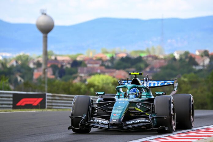 MOGYOROD (Hungría), 24/07/2026.- El español Fernando Alonso (Aston Martin), doble campeón del mundo de Fórmula Uno, que firmó el decimonoveno tiempo en la jornada de entrenamientos libres para el Gran Premio de Hungría, el undécimo del Mundial de Fórmula Uno, en el Hungaroring, el circuito de las afueras de Budapest. EFE/EPA/Zsolt Czegledi
