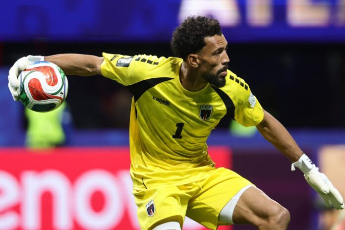 Vozinha, guardameta titular de la selección de Cabo Verde en el Mundial, ha llegado a un acuerdo para reforzar a Colo Colo, informó este viernes Aníbal Mosa, presidente de la entidad chilena. Archivo: EFE/EPA/RONALD WITTEK
