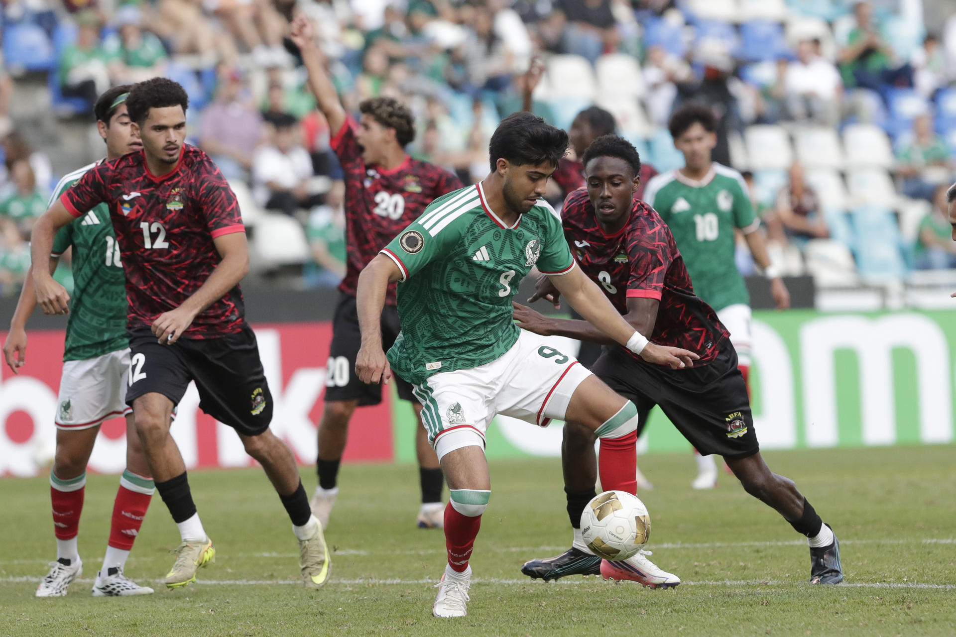La selección sub-20 de México goleó a la de Antigua y Barbuda por 3-0 en partido del torneo clasificatorio para los Juegos Olímpicos de Los Ángeles 2028 jugado este viernes en el estadio Cuauhtémoc de Puebla. EFE/ Hilda Ríos