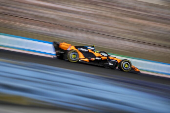 El piloto de McLaren, Lando Norris, de Gran Bretaña, conduce su coche durante la sesión de entrenamientos libres del Gran Premio de Hungría de Fórmula Uno en el circuito de Hungaroring en Mogyorod, Hungría. EFE/EPA/ZOLTAN BALOGH HUNGARY OUT
 
//////////
 
MOGYOROD (Hungary), 24/07/2026.- McLaren driver Lando Norris of Britain drives his car during the second free practice session for the Formula One Hungarian Grand Prix at the Hungaroring circuit in Mogyorod, Hungary, 24 July 2026. The Formula One Hungarian Grand Prix race takes place on 26 July. (Fórmula Uno, Hungría, Reino Unido) EFE/EPA/ZOLTAN BALOGH HUNGARY OUT
