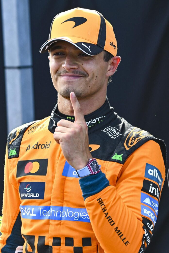 MOGYOROD (Hungría), 25/07/2026.- El inglés Lando Norris (McLaren), último campeón del mundo y ganador en esta pista el año pasado, que sale primero este domingo en el Gran Premio de Hungría, el undécimo del Mundial de Fórmula Uno, en el Hungaroring, el circuito de las afueras de Budapest. EFE/EPA/Zsolt Czegledi
