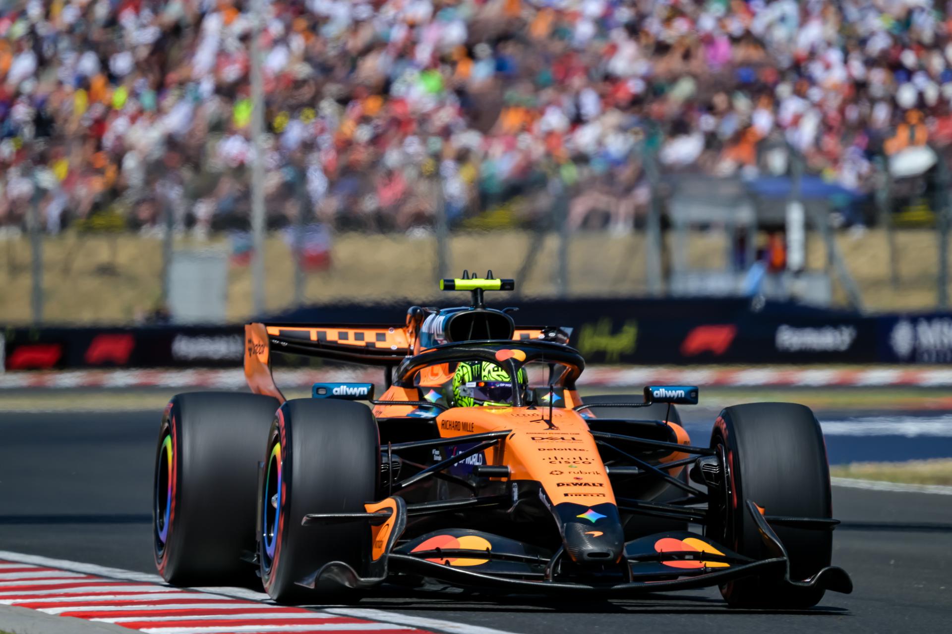 MOGYOROD (Hungría), 25/07/2026.- El inglés Lando Norris (McLaren), último campeón del mundo y ganador en esta pista el año pasado, que sale primero este domingo en el Gran Premio de Hungría, el undécimo del Mundial de Fórmula Uno, en el Hungaroring, el circuito de las afueras de Budapest. EFE/EPA/Tamas Vasvari
