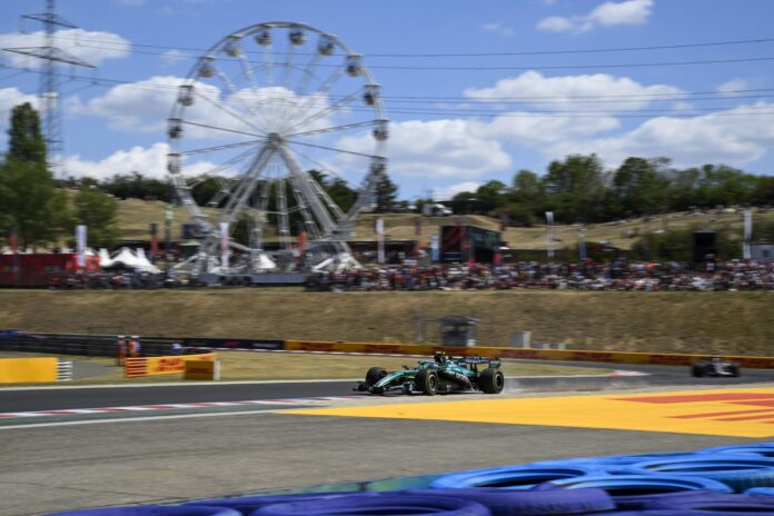 MOGYOROD (Hungría), 25/07/2026.- El español Fernando Alonso (Aston Martin), doble campeón del mundo de Fórmula Uno, que saldrá decimosexto este domingo en el Gran Premio de Hungría, el undécimo del Mundial, en el Hungaroring, el circuito de las afueras de Budapest. EFE/EPA/Boglarka Bodnar
