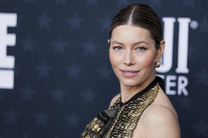 Fotografía de archivo en la que se captó a la actriz estadounidense Jessica Biel, coprotagonista de la cinta ‘Matchbox: The Movie’, basada en la franquicia de automóviles de juguete Matchbox y que Apple TV+ estrenará el próximo 9 de octubre. EFE/Chris Torres
