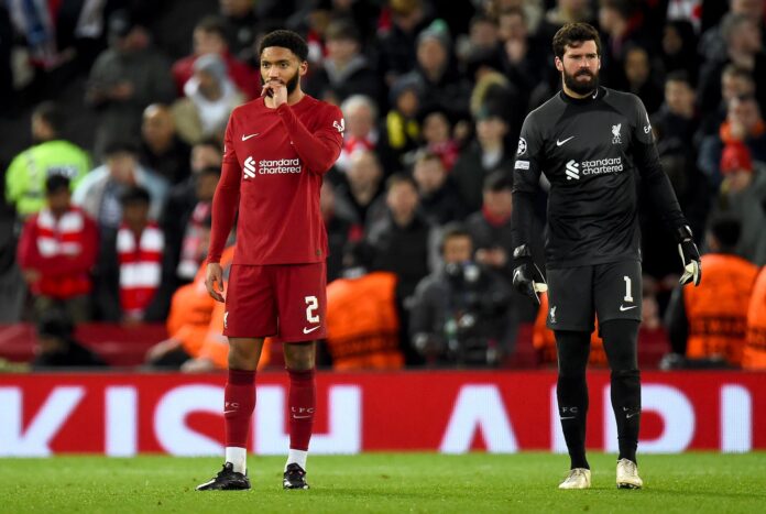 El defensa del Liverpool Joe Gomez (I) en una imagen de archivo. EFE/EPA/Peter Powell
