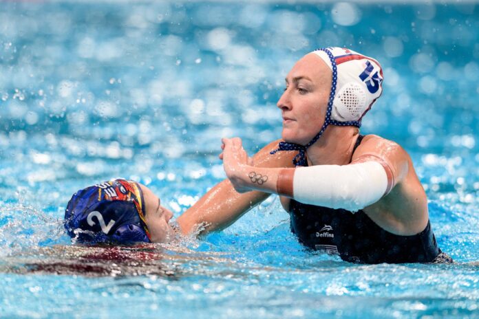 Paige Hauschild de Estados Unidos en acción durante el partido final de la Copa Mundial de Waterpolo Femenino por la Medalla de Oro entre Estados Unidos y España en el Centro Acuático del Parque Olímpico de Sídney, Australia.EFE/EPA/STEVEN MARKHAM USO EDITORIAL EXCLUSIVO AUSTRALIA Y NUEVA ZELANDA FUERA
