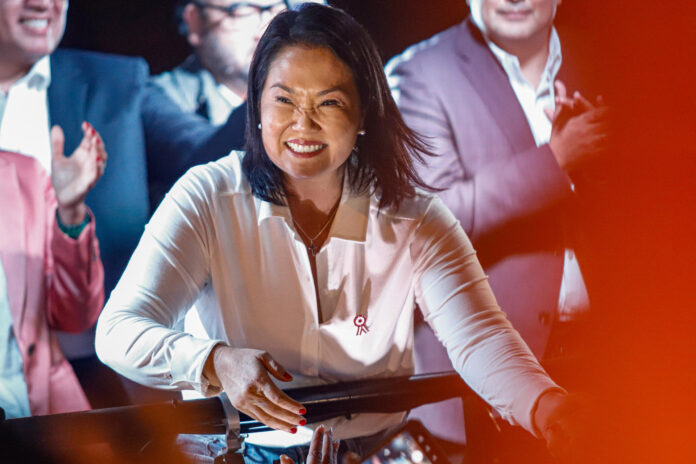 Fotografía de archivo de la presidenta electa de Perú, Keiko Fujimori (c). EFE/ Sebastián Blanco Salazar
