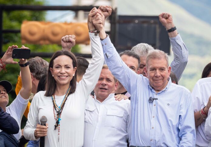 Fotografía de archivo de los líderes opositores venezolanos María Corina Machado y Edmundo González Urrutia. EFE/ Ronald Peña R
