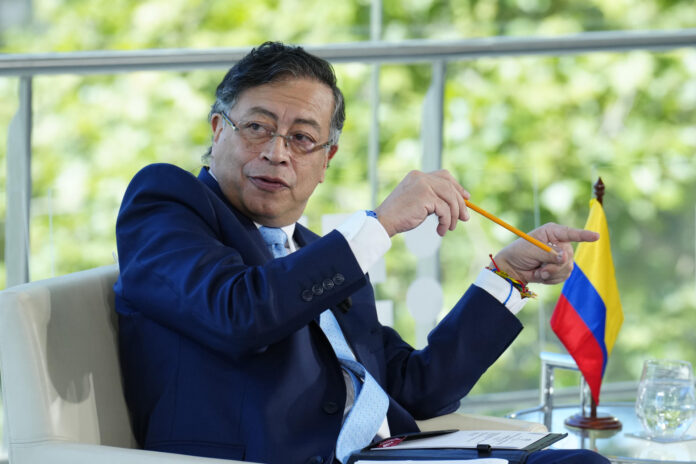 Fotografía de archivo en la que se captó al presidente saliente de Colombia, Gustavo Petro, durante una entrevista con EFE, en Barcelona (España). EFE/Alejandro Garcia

