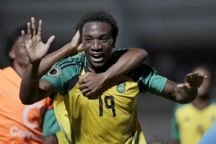 Brandon Bent le dio el triunfo a Jamaica ante Honduras en el partido del Campeonato Sub-20 de la Concacaf en el estadio Universitario en Puebla (México). EFE/Hilda Ríos
