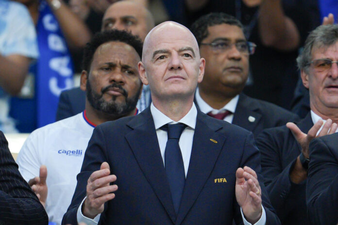 Fotografía del pasado 3 de julio, en la que puede verse al presidente de la FIFA, Gianni Infantino, durante un partido del Mundial de Estados Unidos, México y Canadá. EFE/ Alberto Boal
