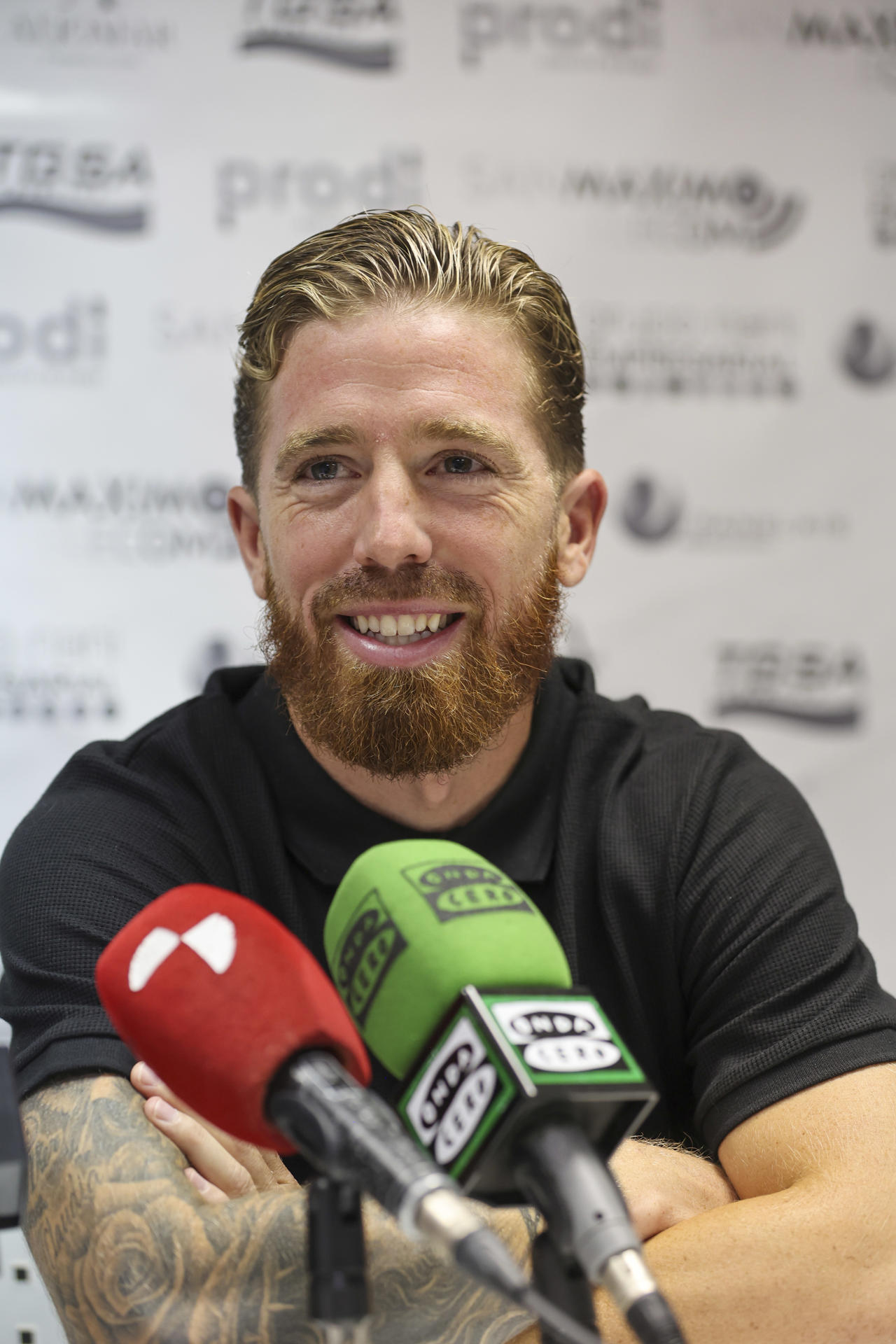 El entrenador Iker Muniaín durante su presentación como nuevo técnico del Salamanca UDS durante un acto celebrado este lunes. EFE/JM García
